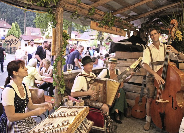 Lustige Tiroler: Oberlandler Volksmusikanten aus Telfs.   | Foto: Joel Perin