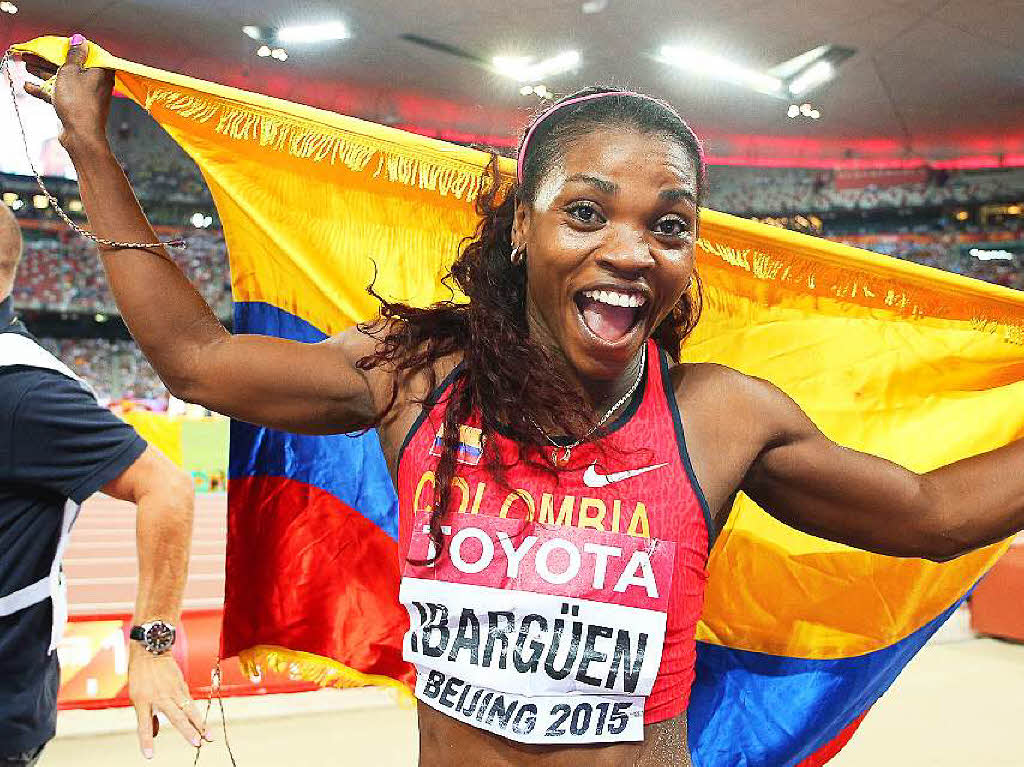 Caterine Ibargen aus Kolumbien feiert ihren Sieg im Dreisprung.