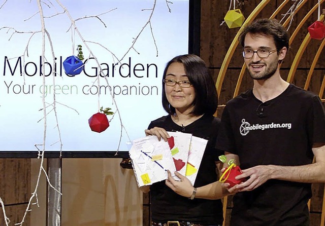 Akiko Takahashi und Christian Atz prs...hen ihren &#8222;Mobile Garden&#8220;.  | Foto: mobile garden