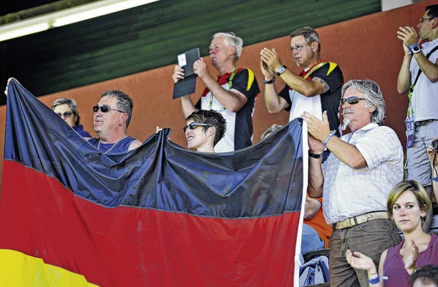 Deutsche Fans feuern die einheimischen...aft fr Menschen mit Behinderung an.    | Foto: Roland Sigwart