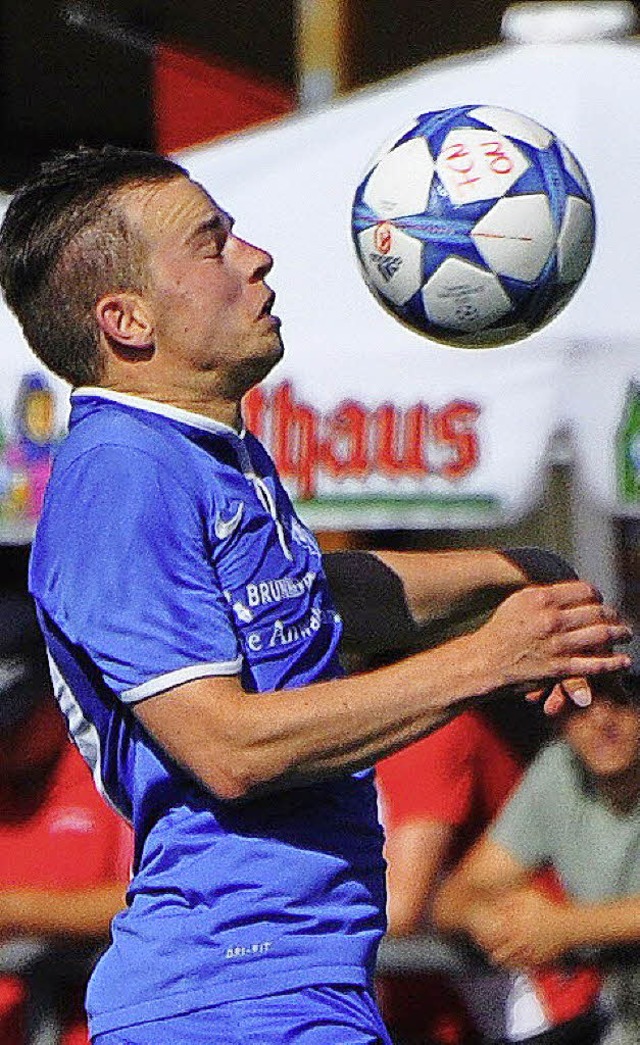 Konzentriert am Ball: Peter Schubnell vom FC Neustadt  | Foto: seger