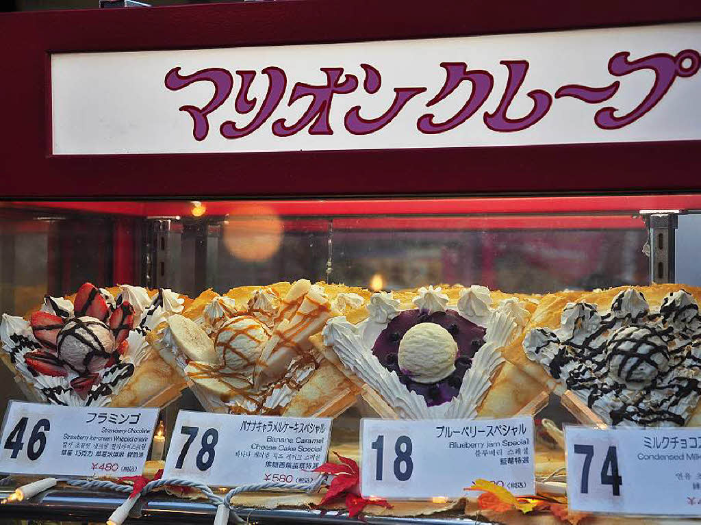 Angela Wassmer: In Japan werden vor den Restaurants die angebotenen Speisen als Plastikmodell ausgestellt - hier ein paar der angebotenen Crepes, Tokio