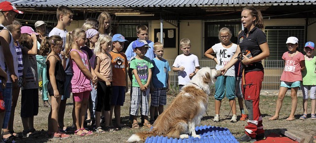 Konzentriert lauschten die Kinder den ... Deutsche Schferhunde in Herbolzheim.  | Foto: Christiane Franz