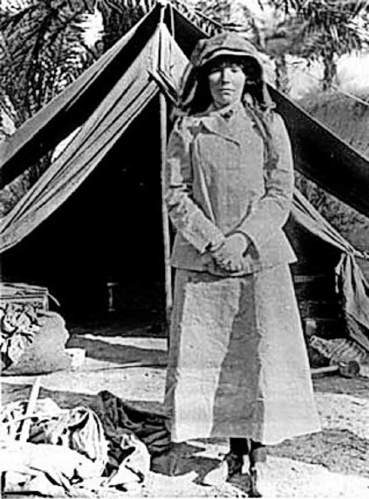 Bell vor ihrem Zelt  im Irak (1909)   | Foto: Gertrude-Bell-Archive