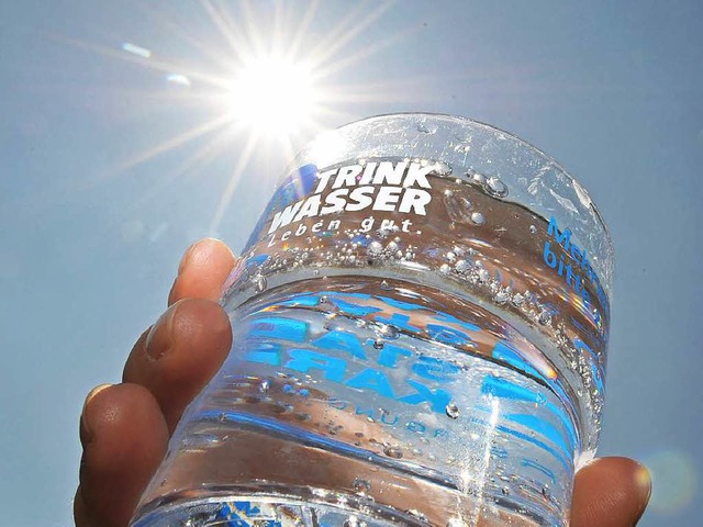 Ein hohes Gut: sauberes Trinkwasser.  | Foto: dpa