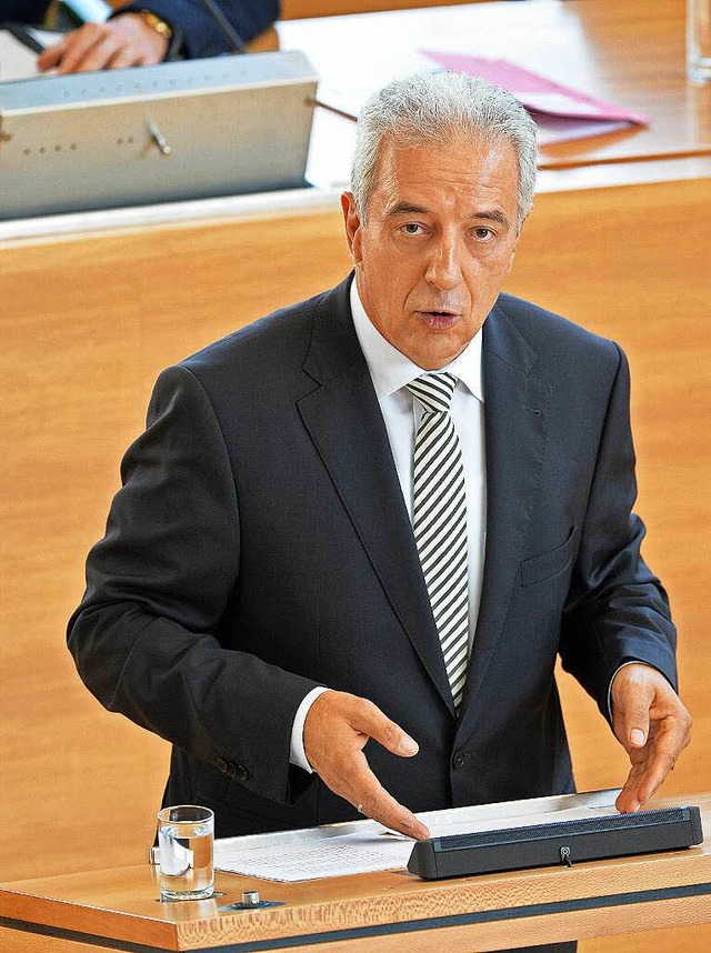 Sachsens Ministerprsident Stanislaw T...ondersitzung des schsischen Landtags.  | Foto: dpa