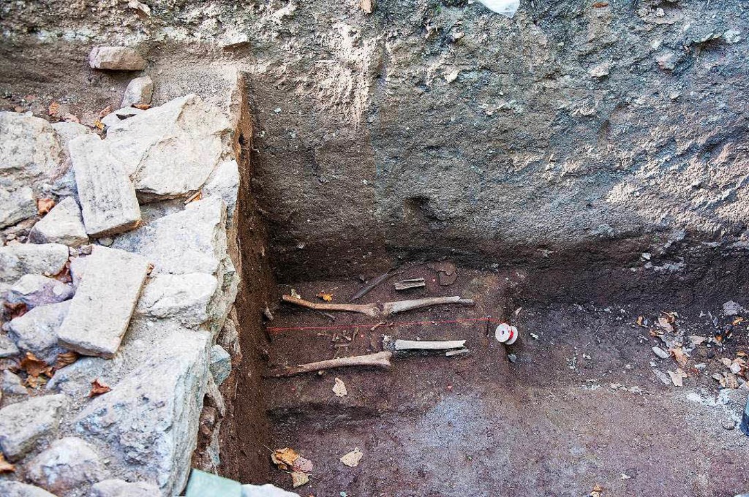 Unter den Fundamenten der Sakristei wurden Grber entdeckt.  | Foto: Helmut Rothermel