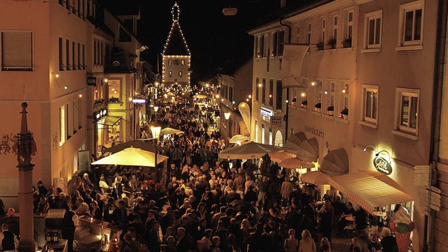 Bummeln und einkaufen in stimmungsvoll..., in Endingen bereits zum zehnten Mal.  | Foto: Monika Hauser