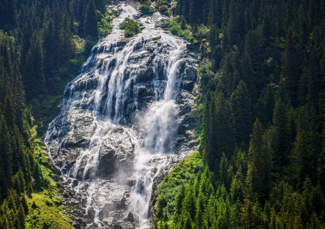 Wasser marsch: Der Grawa-Wasserfall im...80 Meter hoch. Gletscher speisen ihn.   | Foto: Andre Schnherr, TVB Stubai Tirol/Andreas Strepenick