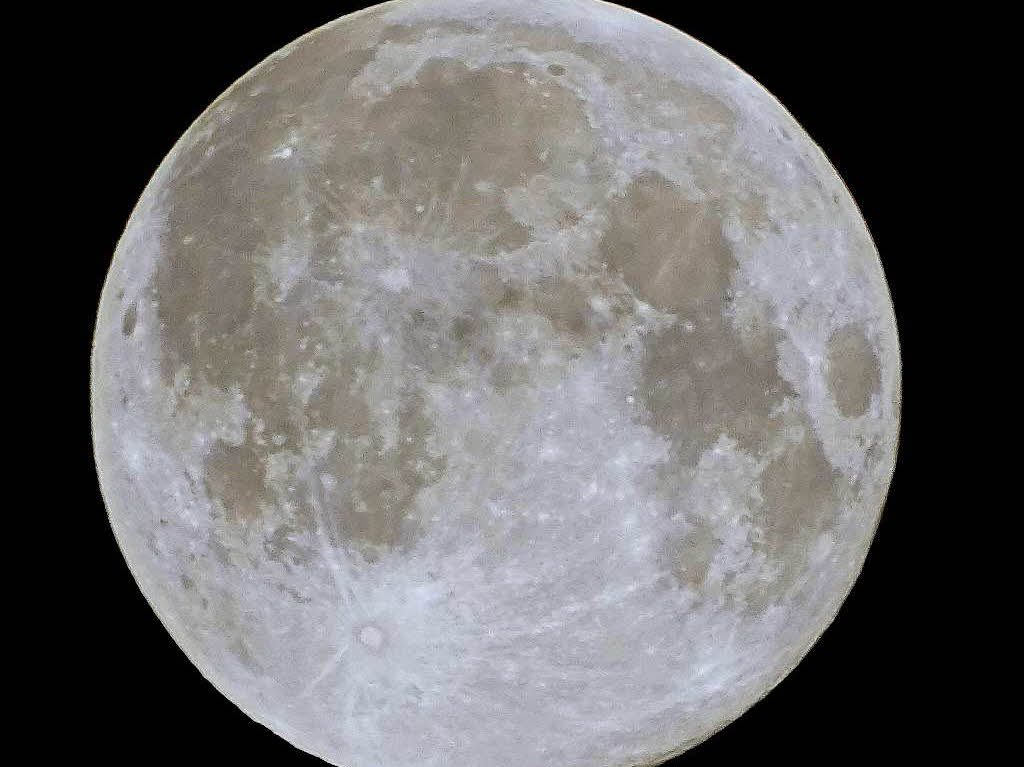 Gerd Mutter: Der Mond am 30. August 2015 vom Garten aus fotografiert.