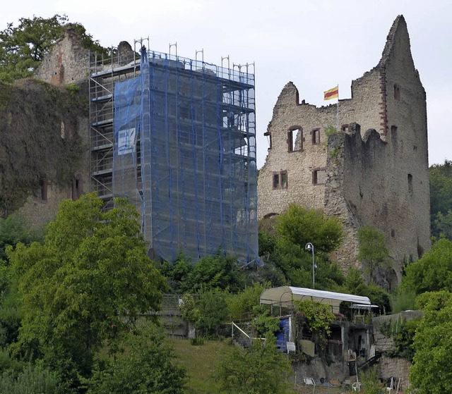 Die Sanierung der Burgruine Landeck is...angeschritten - aber noch nicht fertig  | Foto: Aribert Rssel