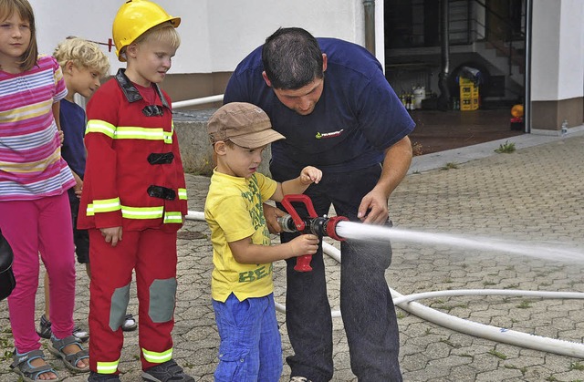 Der Feuerwehrschlauch war eine der Att...im Mnsterland die richtige Bedienung.  | Foto: Stefan Pichler