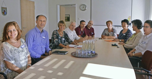 Am Sitzungstisch versammelt haben sich...ft) und Jo Knebel Personalabteilung).   | Foto: Ingrid Bhm-Jacob