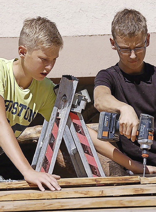 Aufbauarbeiten  fr das Gassenweinfest in Merdingen   | Foto: Ehret