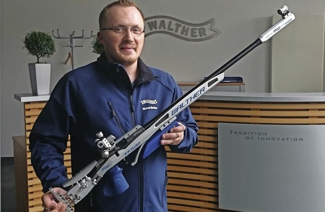 Markus Sackner mit Kleinkalibergewehr Walther KK500.  | Foto: Privat