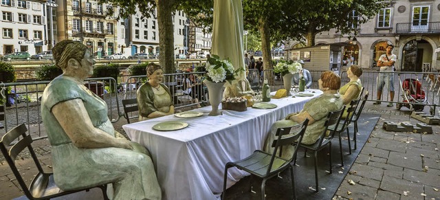 Idylle am Ill-Ufer: Dieses Kaffeekrnz...ote fr die Stadtrundfahrt platziert.   | Foto: teli