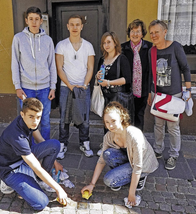 In Tiengen wurden 19 Stolpersteine zur...ere Stolpersteine verlegen zu lassen.   | Foto: Ursula Freudig