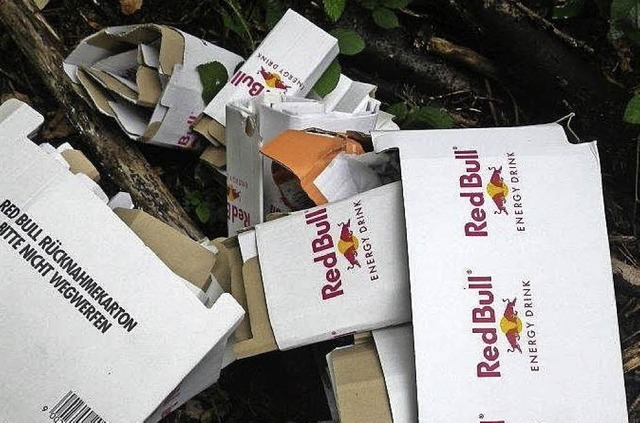 Leere Kartons fr Red-Bull-Dosen wurde...A98 und Binzgen/  Niederhof gefunden.   | Foto: Polizei
