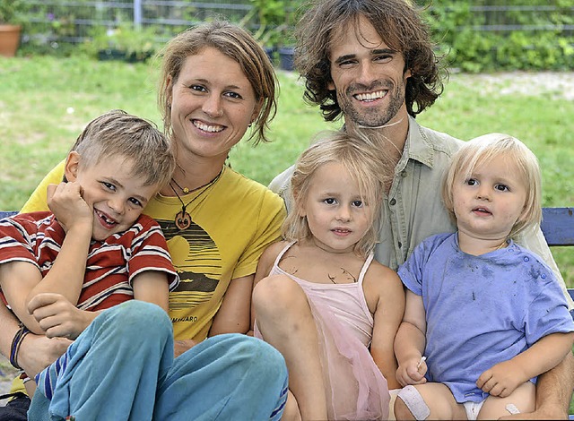 Johanna Pflaum und Max Trommsdorff mit Till, Lara und Fridolin (von links) | Foto: Eggstein Johanna Pflaum und Max Trommsdorff mit Till, Lara und Fridolin (von links) | Foto: Eggstein