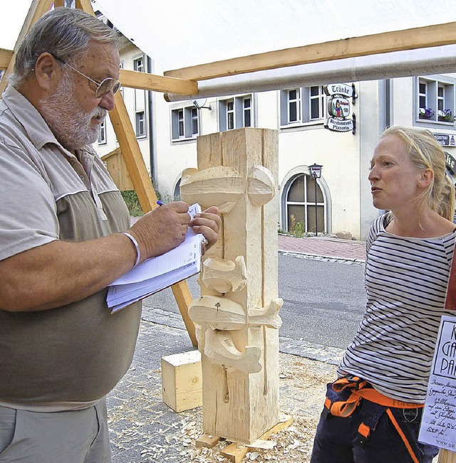 Vorbereitungen fr Sonntag: Auktionato...rke. Ob sie wohl am Sonntag mitbieten?  | Foto: Claudia Renk