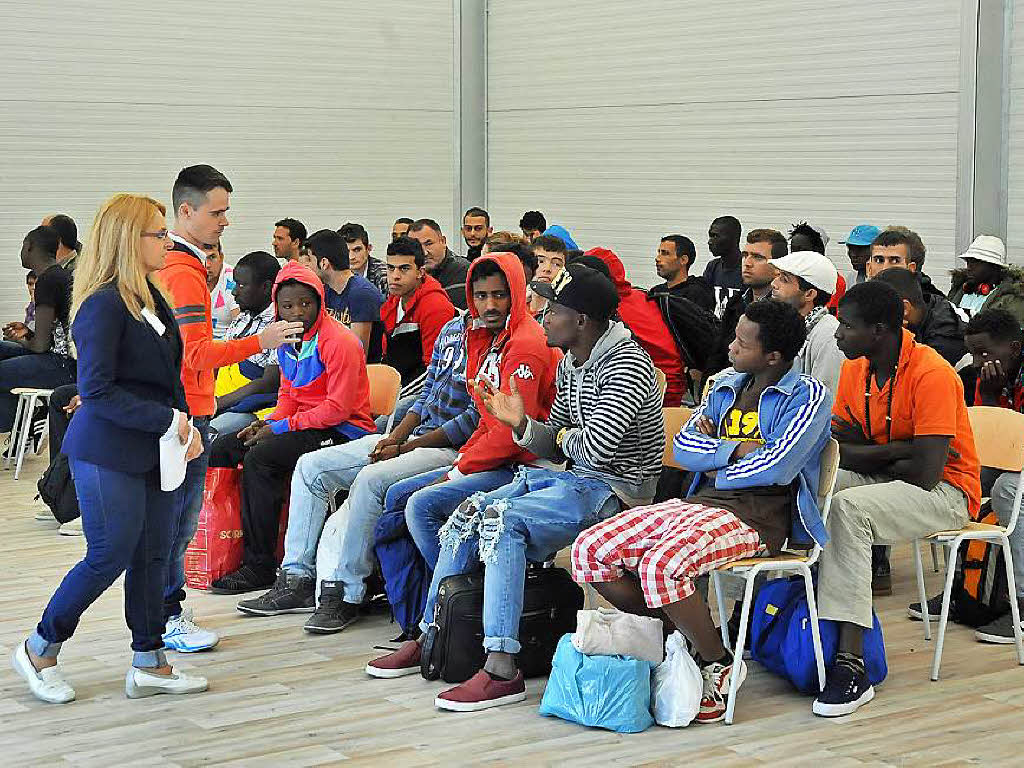 Die ersten Flchtlinge sind in der Freiburger BEA willkommen geheien worden.