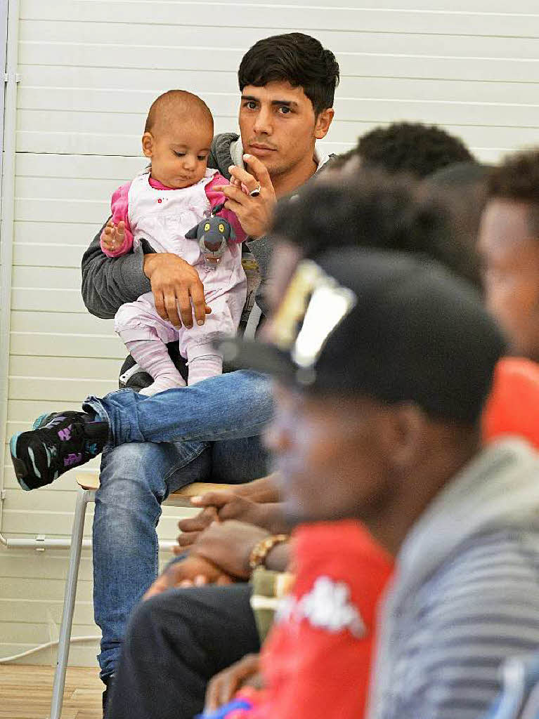 Die ersten Flchtlinge sind in der Freiburger BEA willkommen geheien worden.