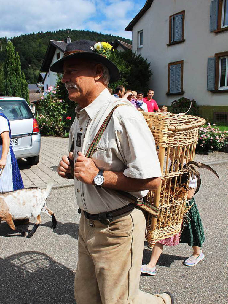 Der Historikverein Oberwinden stellte die vier Jahreszeiten - die landwirtschaftlichen Ttigkeiten und die Ernten - mit seinen Gespannen, Schleppern und Maschinen dar und erntete  Applaus fr seine Idee.