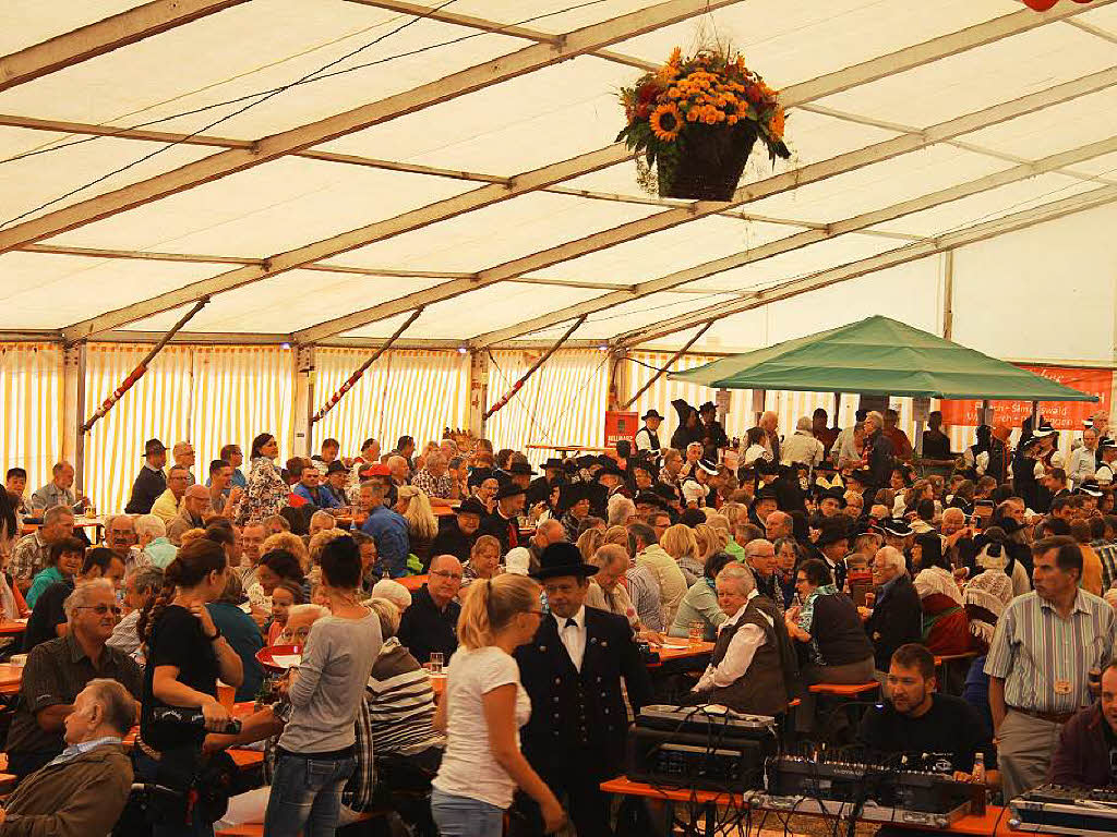 Gut gefllt war das Festzelt zum Frhschoppen beim Bleibacher Sommer am Vogelhof.