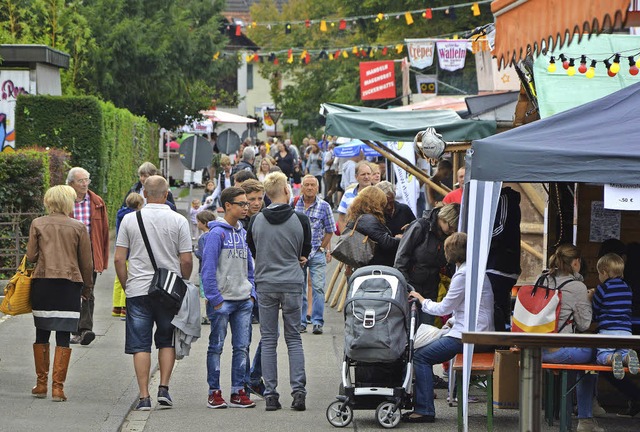 Auf der Festmeile in Stetten: Das  Str... ist Treffpunkt fr die Generationen.   | Foto: Barbara Ruda