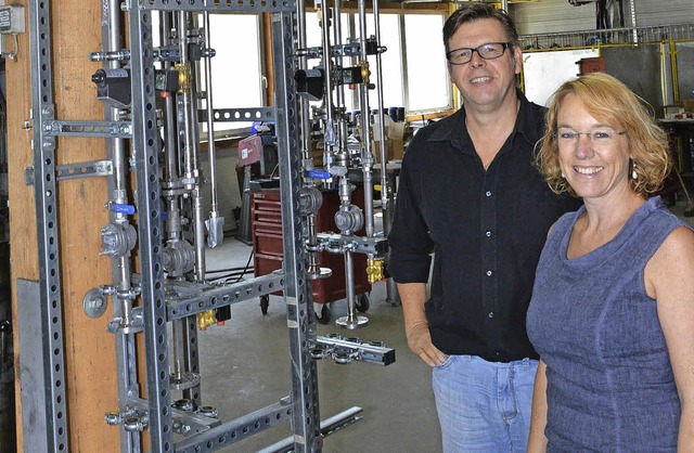 Michael Bischof und Ehefrau Yvonne Web...einer  von der Firma  gebauten Anlage.  | Foto: Heinz Vollmar