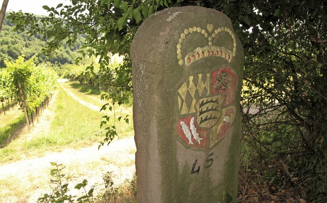 Bunt verziert: Grenzstein bei Bombach  | Foto: Thilo Bergmann