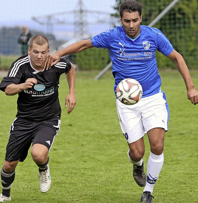 Sportlich auf Augenhhe: Ismail Yeni (Waldshut, rechts)  und Marcel Amann (Buch)  | Foto: matthias Konzok