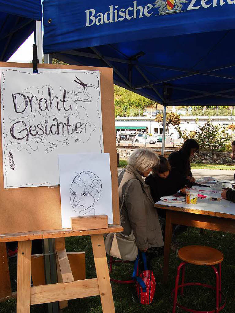 Ordentlich Spne fliegen beim Holzbildhauer-Symposium in St. Blasien.