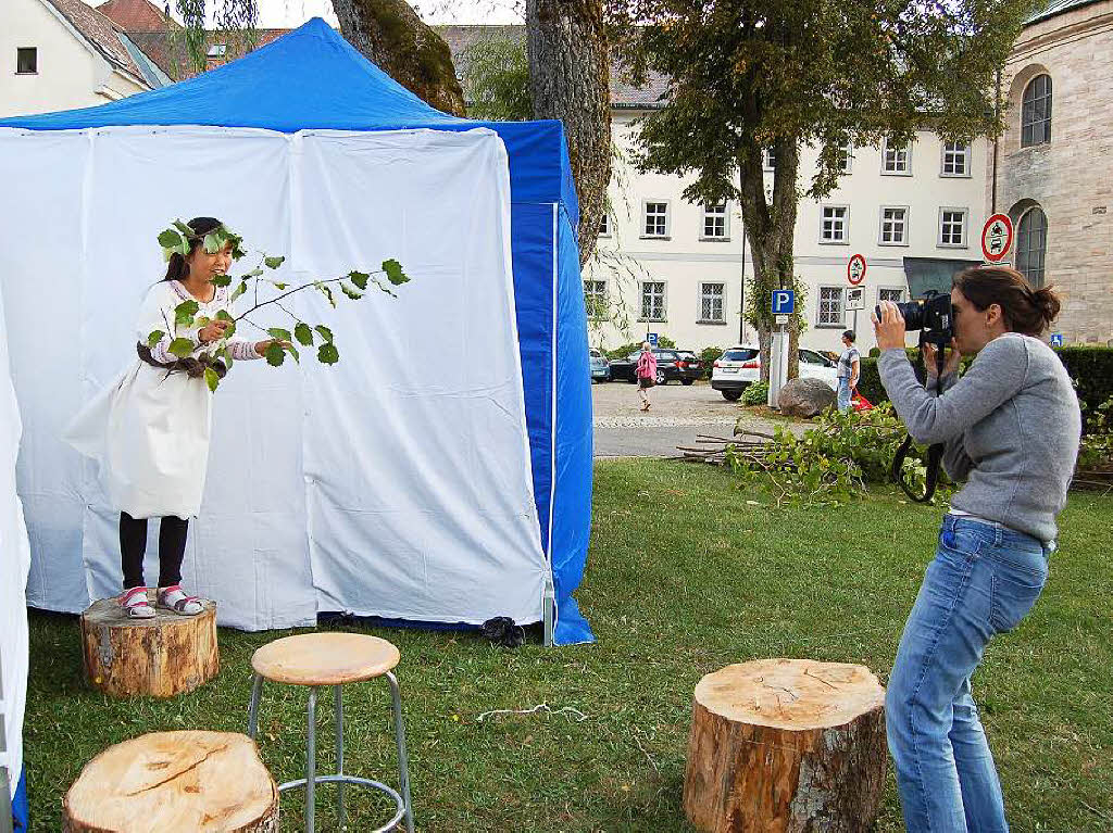 Ordentlich Spne fliegen beim Holzbildhauer-Symposium in St. Blasien.