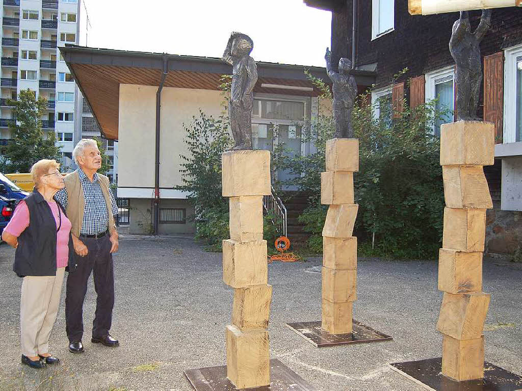 Ordentlich Spne fliegen beim Holzbildhauer-Symposium in St. Blasien.