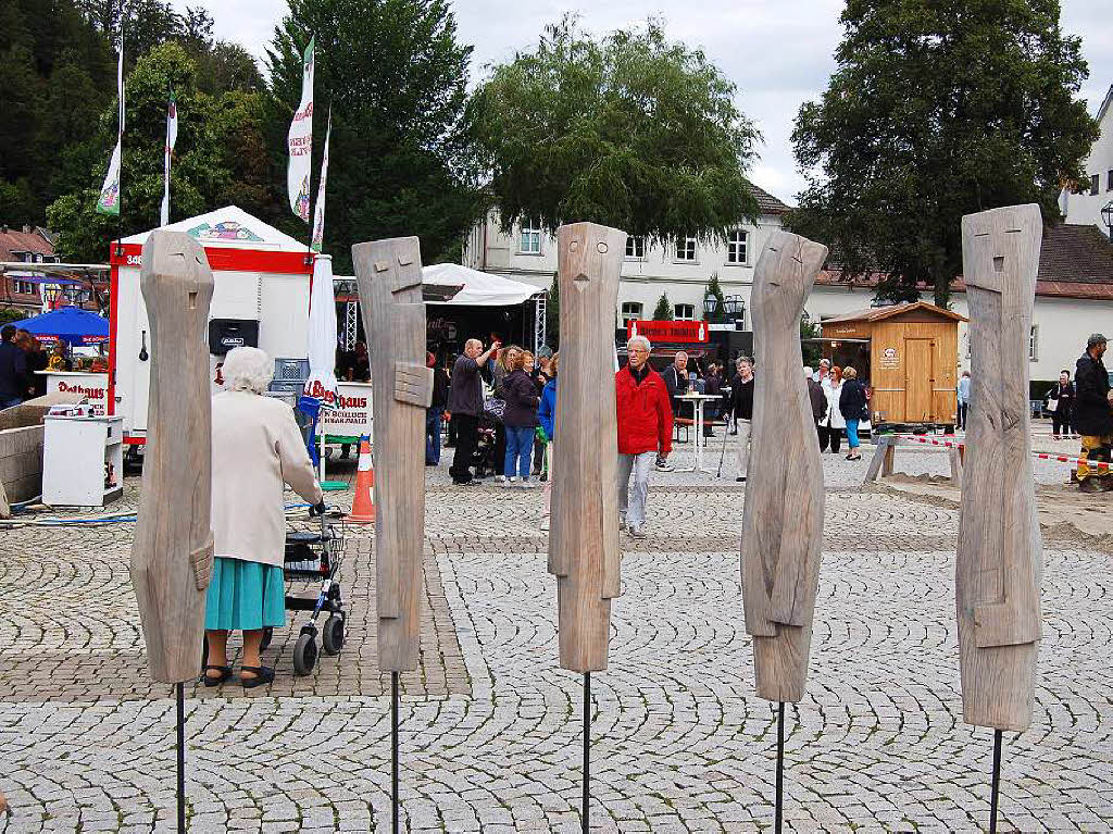 Ordentlich Spne fliegen beim Holzbildhauer-Symposium in St. Blasien.