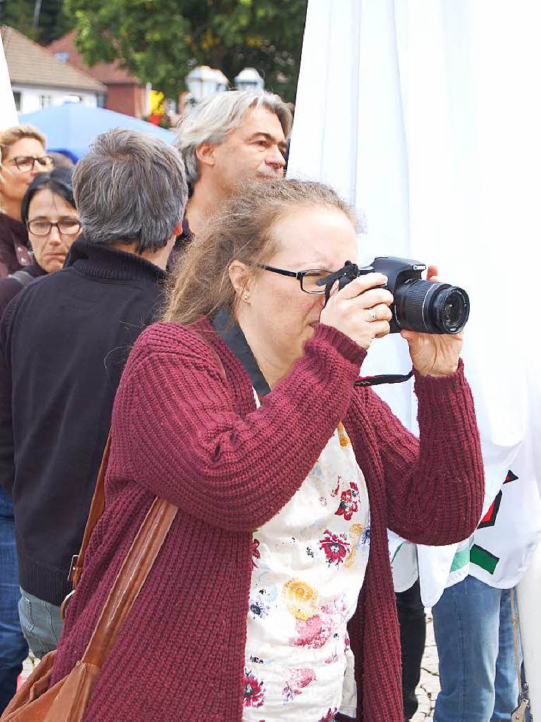 Ordentlich Spne fliegen beim Holzbildhauer-Symposium in St. Blasien.