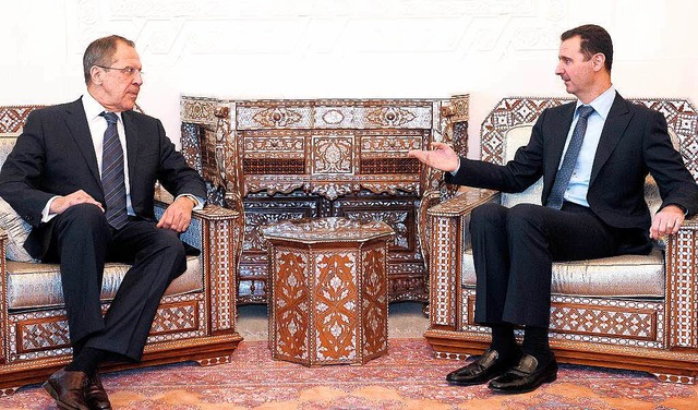Gute Freunde:  Moskaus  Auenminister Lawrow (links) und Assad   | Foto: dpa