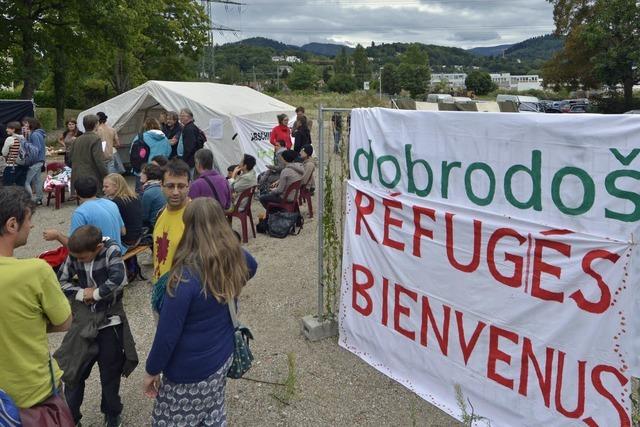 Grundstcks-Eigentmerinnen zeigen Willkommenszelt-Aktivisten an