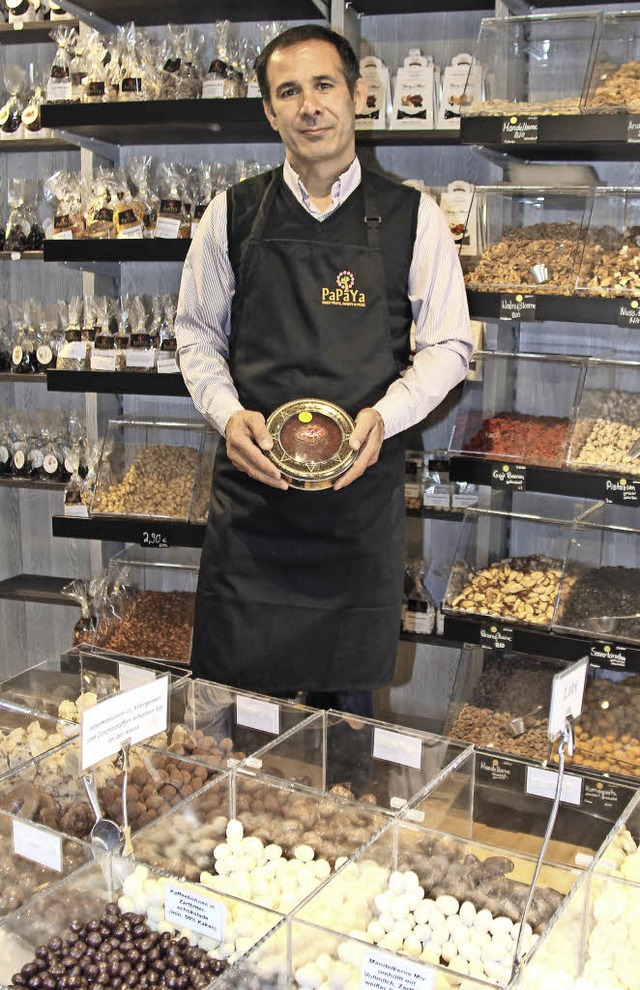 Resa Isodi bietet Tee, Schokolade getr... seinem Geschft in der Lammstrae an.  | Foto: Gerda Oswald