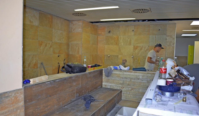 Neue Optik im Saunabereich des Hallenb...m Saisonstart wird alles fertig sein.   | Foto: Nikolaus Trenz