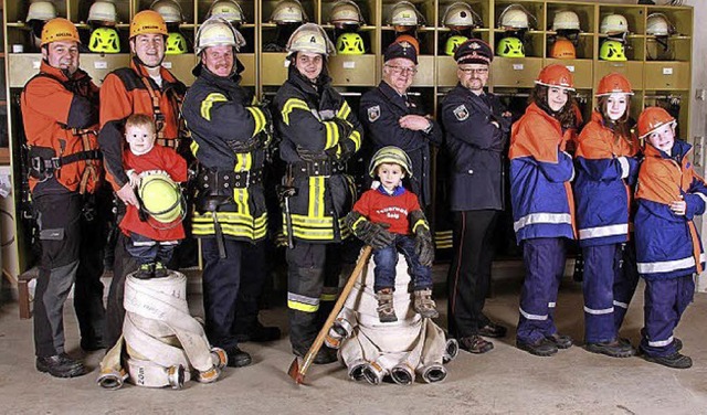 Im Jubilumsjahr absolvierten Mitglied...uerwehr verbindet Generationen&#8220;.  | Foto: Tina Httich