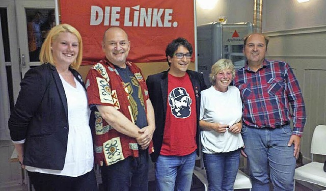Der Vorstand des Linke-Ortsverbands (v..., Regina Dombos und  Manfred Jannikoy   | Foto: zVg