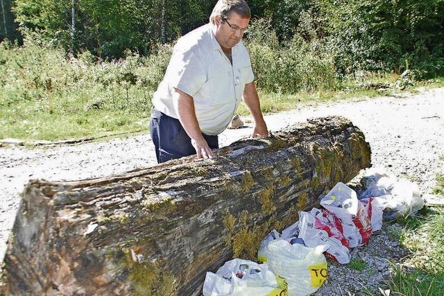 Tglich fliegt Mll in den Wald