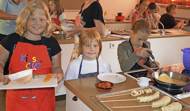 Strahlende Gesichter: Die Teilnehmer d...rten ein leckeres Men auf den Tisch.   | Foto: Sarah Trinler