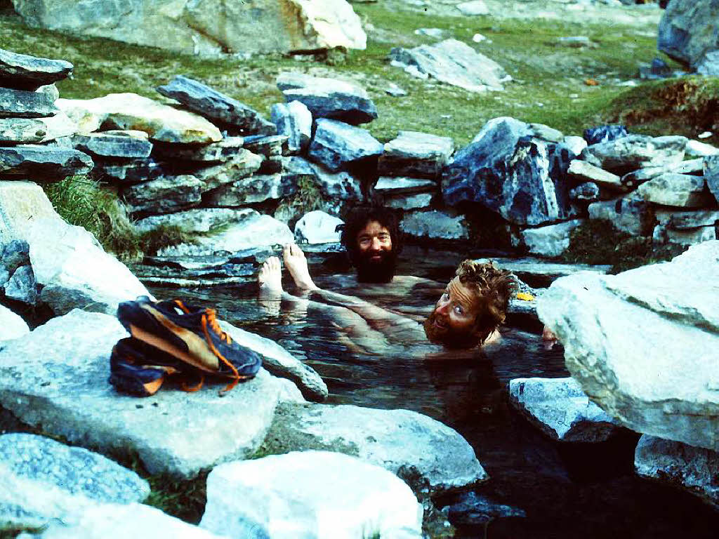 Hermann Lais: Erfrischende Quelle: Nach einem langen Aufenthalt in einer Hhe zwischen 5000 und 7300 Meter war diese Quelle eine willkommene Erfrischung auf 4000 Meter. Fotografiert bei Askole in Pakistan 1983.