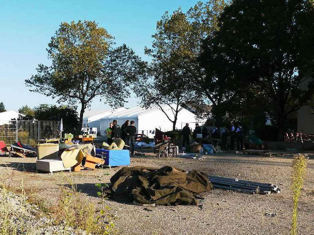 Die beiden Zelte der linken Gruppe „No Lager Freiburg“ sind abgebaut worden.