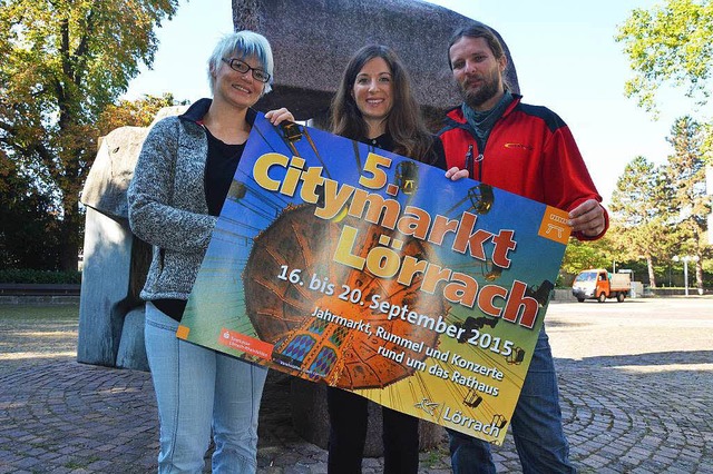 Mireille Schleith, Benjamin Gro und A... sich aufs kleine Citymarkt-Jubilum.   | Foto: Barbara Ruda