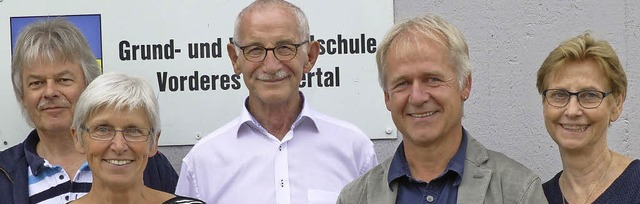Rektor Reiner Kaiser (Zweiter von rech...in Schulthei und  Angela Carmiggelt.   | Foto: privat