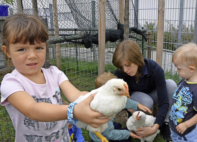 Darf ich vorstellen? Das ist die Henne...te vorbergehend im Osypka Kinderhaus.  | Foto: ZVG